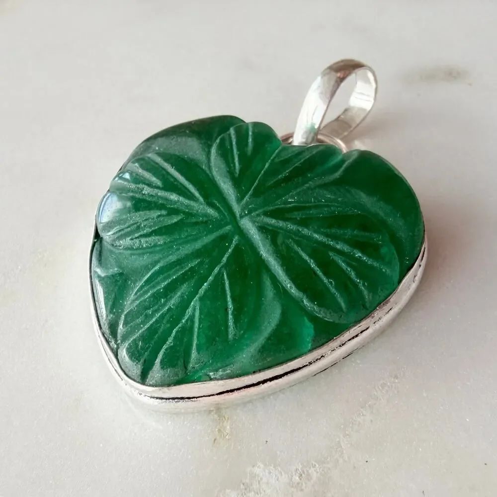 Carved Green Onyx Four Leaf Clover Heart Pendant 925 Silver Overlay